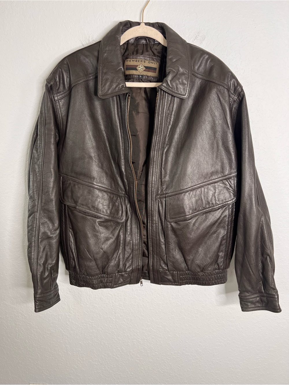 Members Only Leather Bomber Jacket Men’s Large Band Collar Zip Pockets Brown